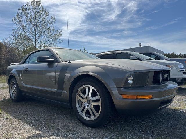 2005 Ford Mustang Deluxe