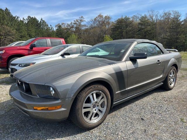 2005 Ford Mustang Deluxe