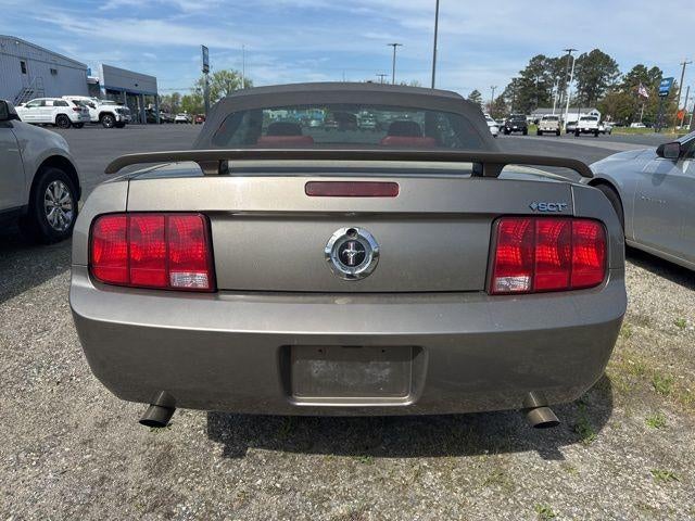 2005 Ford Mustang Deluxe