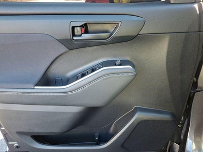 2022 TOYOTA TRUCK HIGHLANDER LE