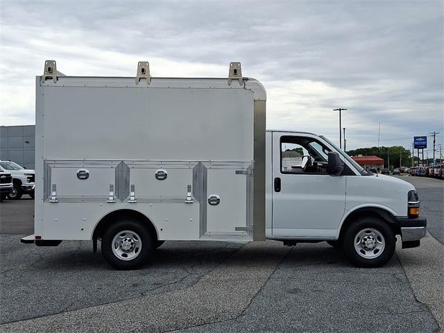 2025 Chevrolet Express Cutaway 3500 Base