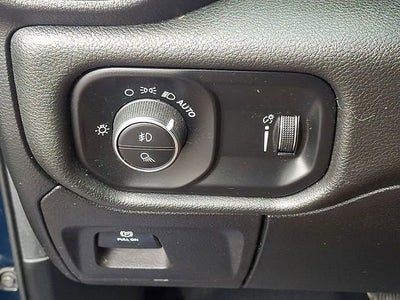 2020 RAM 1500 Big Horn Crew Cab 4x4 5'7" Box