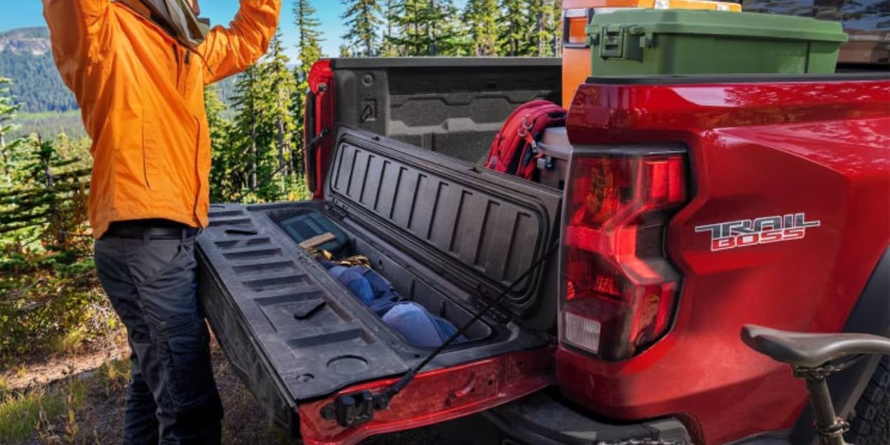 close up of navigation screen of a 2025 Chevrolet Silverado